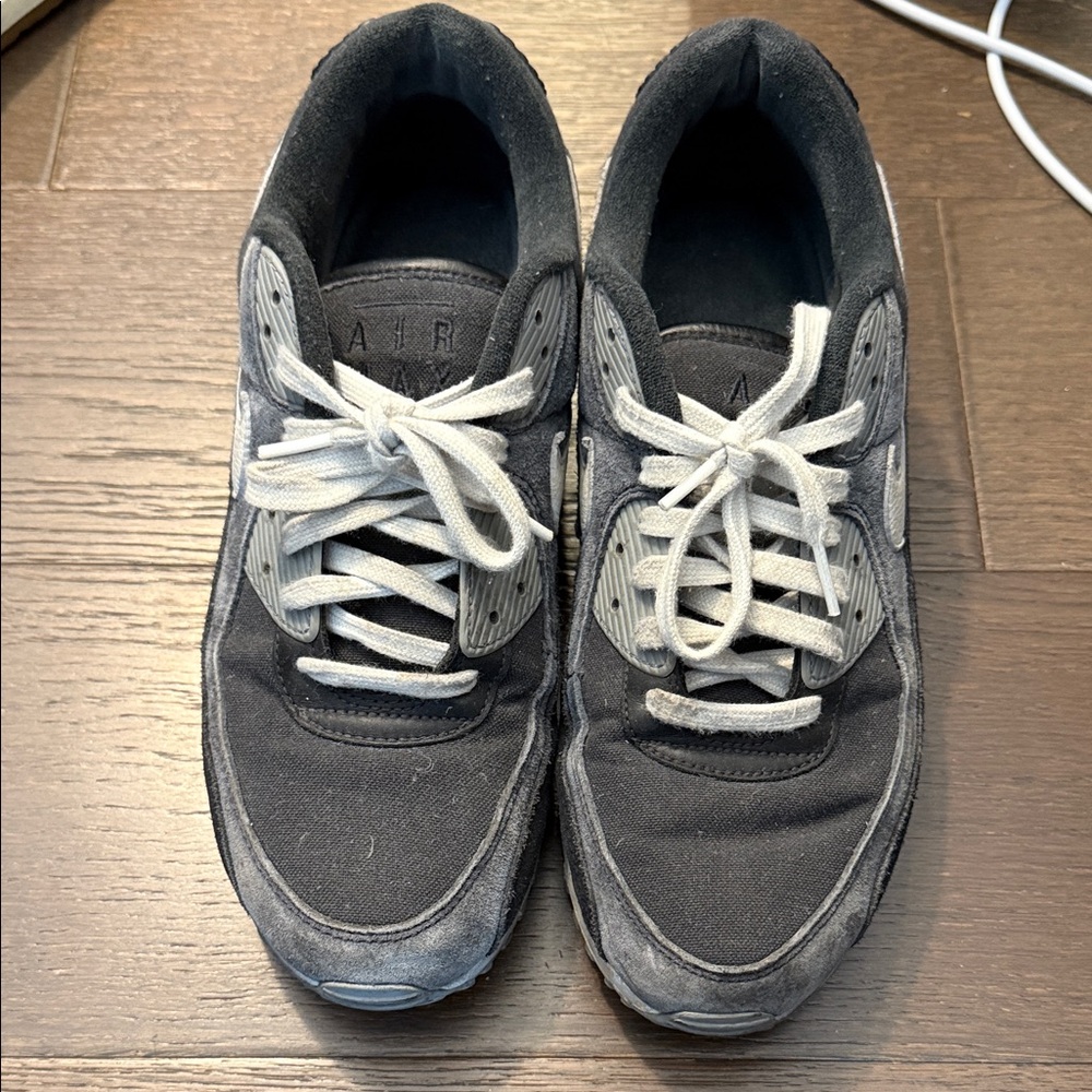 Nike Air Max 90 - size 11